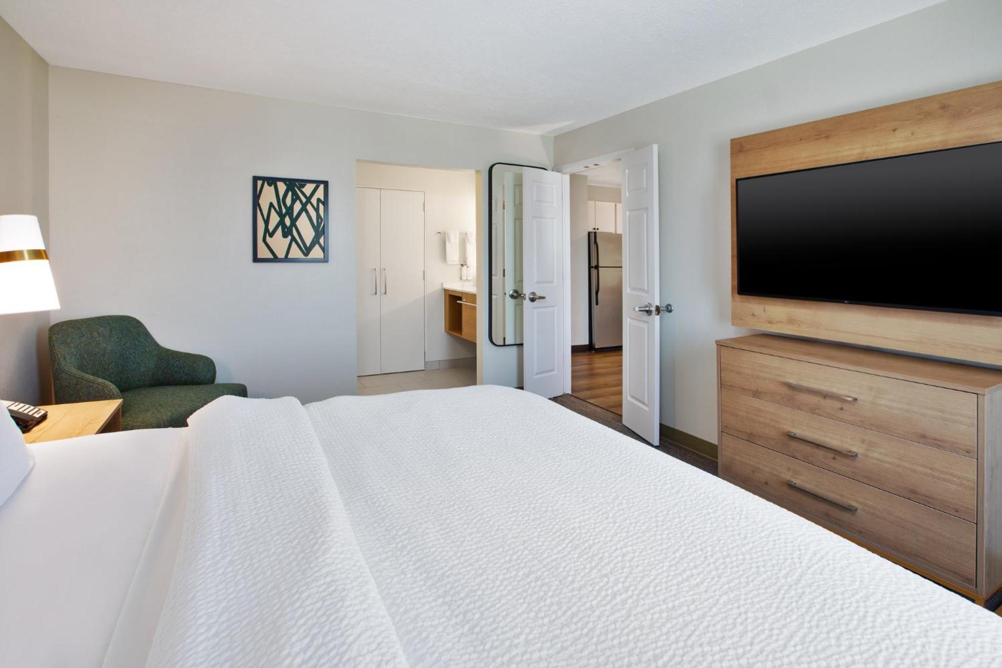 Two-Bedroom Suite,1642961768:JPEG