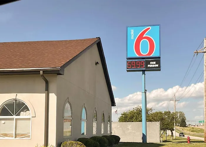 Resort: Motel 6 Omaha - Iat West
